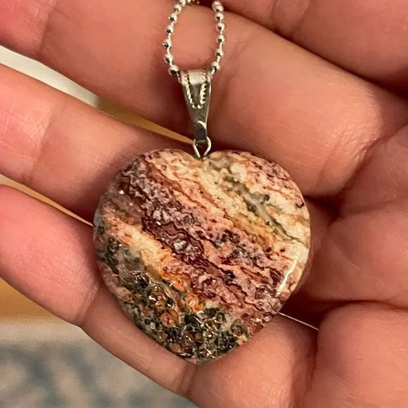 Natural jasper heart pendant silver tone chain - Picture 4 of 7